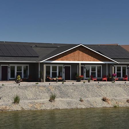 Zillah Lakes Inn Екстериор снимка
