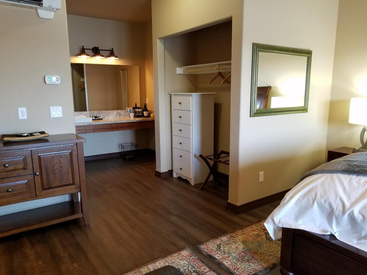 Zillah Lakes Inn Екстериор снимка