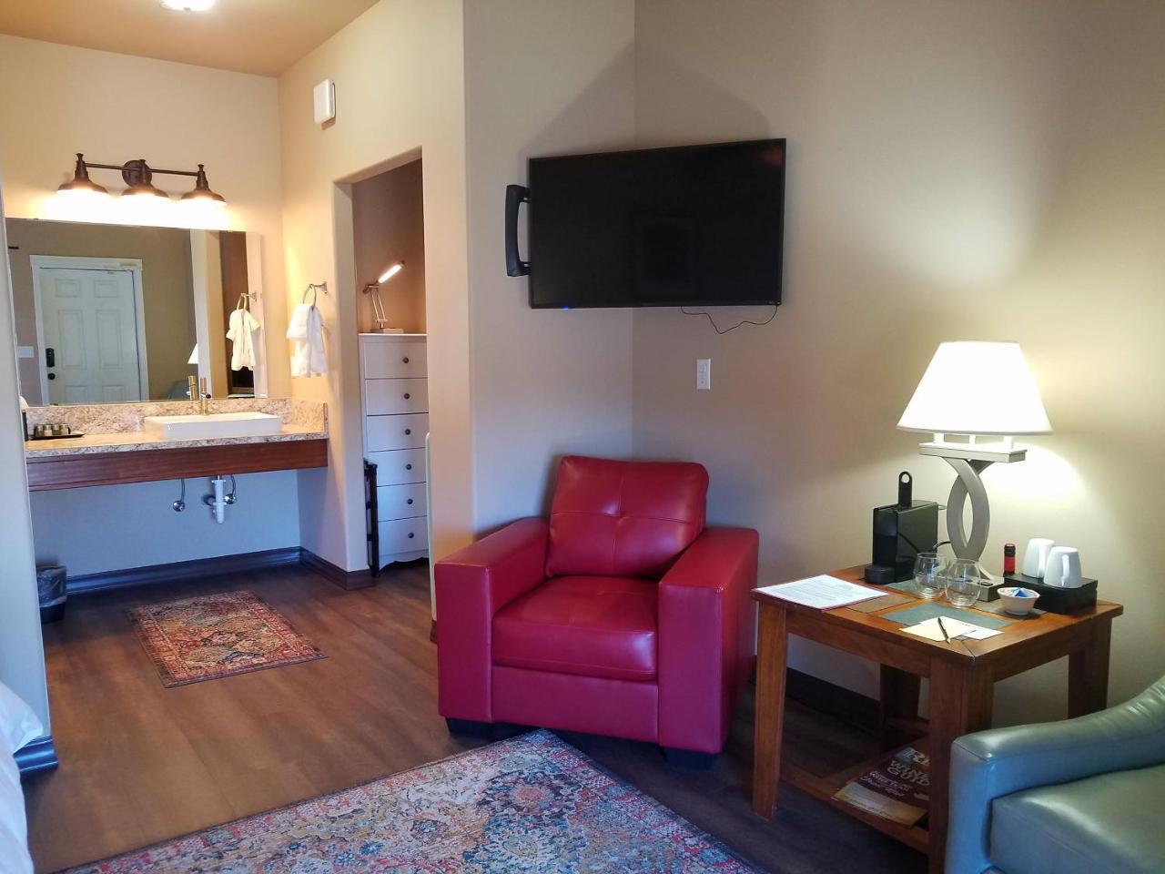 Zillah Lakes Inn Екстериор снимка